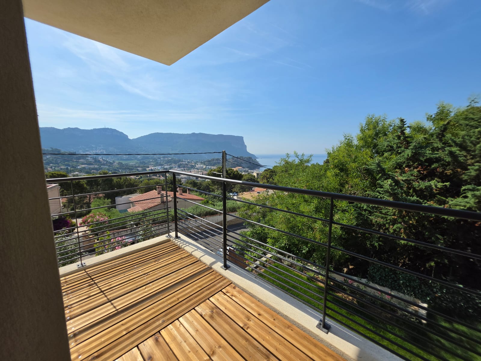 Vue mer et Cap Canaille depuis le balcon de l'étage