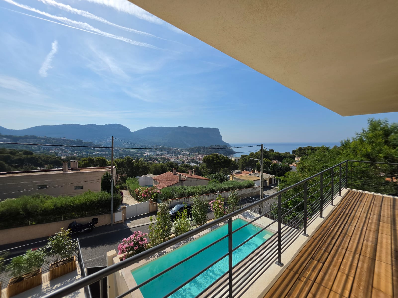 La terrasse de l'étage face au Cap Canaille
